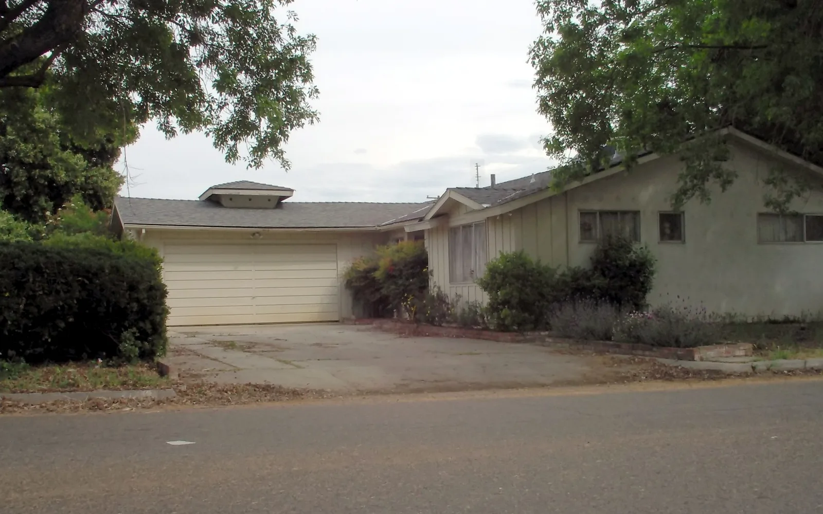 strong suburban community iden